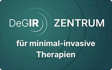 Grafik mit Schriftzug: „DeGIR ZENTRUM für minimal-invasive Therapien“ auf grünem Hintergrund.
