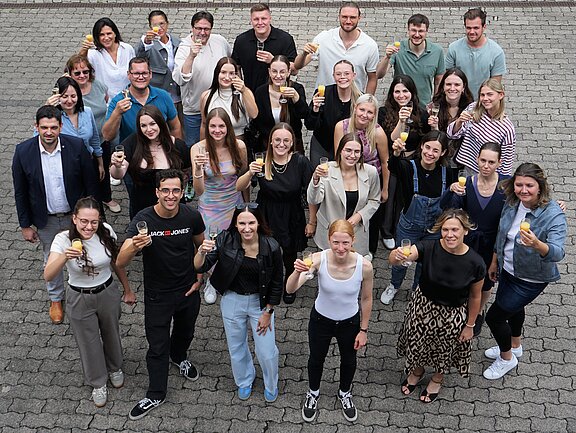 Gruppenbild der Abschlussklasse Kurs 44 der Berufsfaschule für Physiotherapie der Klinikum Bayreuth GmbH