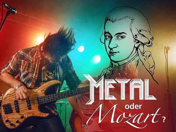Ein Musiker mit einer E-Gitarre und einem Bass spielt auf einer Bühne mit farbigem Licht. Neben ihm ist eine Illustration von Mozart. Der Text fragt provokant: „Metal oder Mozart?“ und verbindet moderne Musik mit klassischer Komposition.