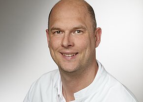 Dr. med. (Univ. Pecs) Balazs Milisits