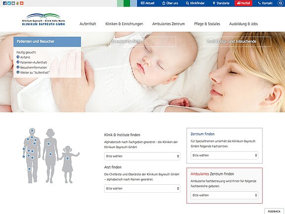 Startseite eines Krankenhauses: Großes Foto zeigt lächelnde Mutter und schlafendes Neugeborenes. Daneben Navigation mit Bereichen für Patienten und Besucher sowie Suchfeldern, um Kliniken, Ärzte und ambulante Zentren zu finden.
