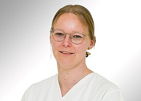 Station 15 Portraitbild von Janine Kraupner, Leiterin der Station 15, Medizinische Klinik 5, Nephrologie, Angiologie und Dialyse