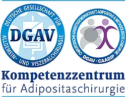 Logo der DGAV (Deutsche Gesellschaft für Allgemein- und Viszeralchirurgie) und das Symbol für das Kompetenzzentrum für Adipositaschirurgie. Beide betonen die Fachkompetenz im Bereich der Chirurgie zur Behandlung von Fettleibigkeit.