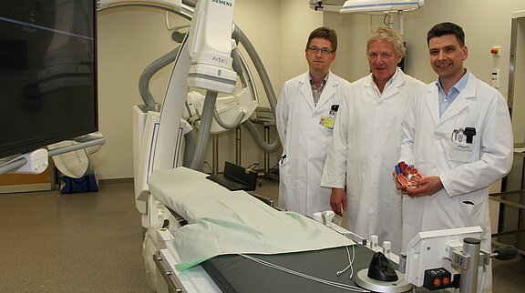 Prof. Jörg Reutershan, Chefarzt der Klinik für Anästhesiologie, Dr. Norbert Friedel, Chefarzt der Klinik für Herzchirurgie und Dr. Christian Stumpf, Chefarzt der Klinik für Kardiologie sind die Gründungsväter des Herzzentrums am Klinikum Bayreuth.