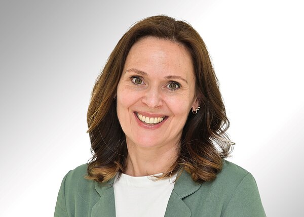 Portraitbild von Melanie Schedler, Assistentin des Strahlenschutzbevollmächtigten