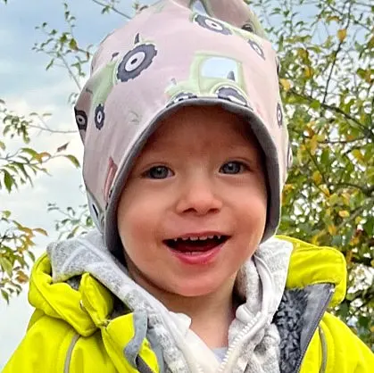 Portaitbild von Emil. Er und Mama Caro erzählen seine Frühgeborenengeschichte