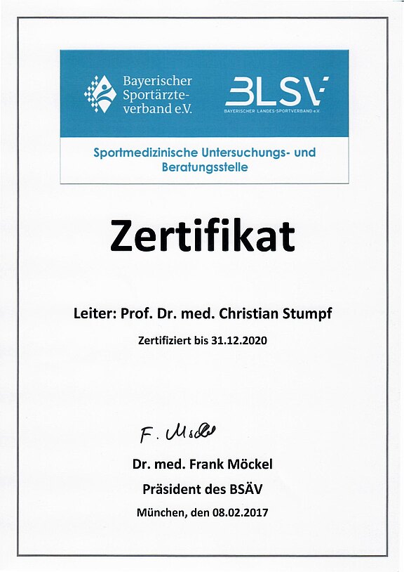 Zertifikat des Bayerischen Sportärzteverbandes. Leiter: Prof. Dr. med. Christian Stumpf. Gültig bis 31. Dezember 2020. Unterzeichnet von Dr. med. Frank Möckel, Präsident des BSÄV, in München, am 8. Februar 2017.