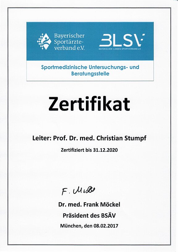 Zertifikat des Bayerischen Sportärzteverbandes. Leiter: Prof. Dr. med. Christian Stumpf. Gültig bis 31. Dezember 2020. Unterzeichnet von Dr. med. Frank Möckel, Präsident des BSÄV, in München, am 8. Februar 2017.