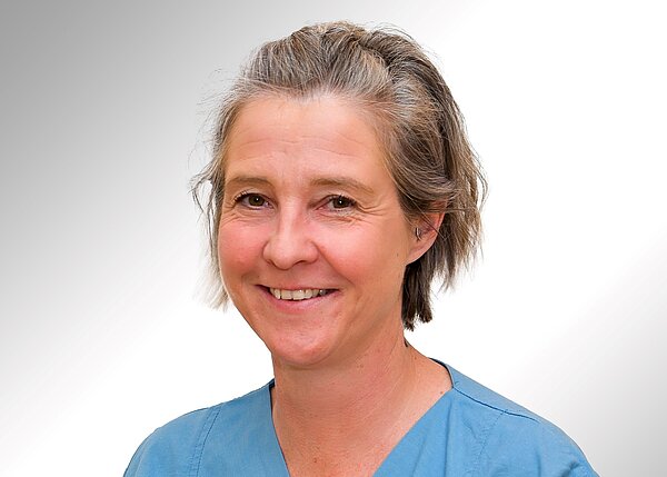 Portraitfoto von Melanie Allersdorfer, der Stellvertretenden Leitung der Notaufnahme an der Klinik Hohe Warte