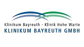 Logo des Klinikums Bayreuth GmbH: zwei überkreuzte, geschwungene Bögen in Blau und Grün. Text: „Klinikum Bayreuth • Klinik Hohe Warte“ und „KLINIKUM BAYREUTH GMBH“.