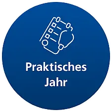 Rundes Symbol mit einem Icon, das eine Checkliste oder ein Planungstool darstellt. Darunter steht der Text "Praktisches Jahr". Das Bild vermittelt den Fokus auf praktische Erfahrungen oder berufliche Weiterbildung.