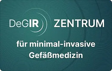 Logo mit Schriftzug: „DeGIR ZENTRUM für minimal-invasive Gefäßmedizin“ auf grünlich-blauem Hintergrund.